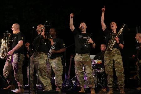 DVE UNIFORMI ENA PESEM 36 FOTO LJUBO VUKELIČ